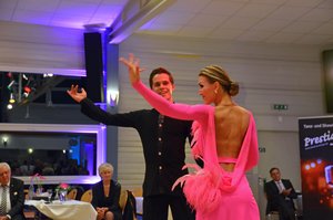 Latein-Tanzshow Franziska Doll und Felix Lever