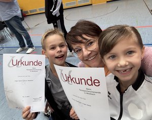 die Freude bei Daniel und Madeleine ist groß - die ersten Urkunden sind gewonnen