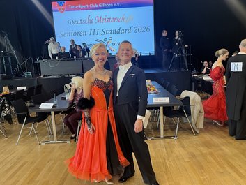 Annette und Dieter freuen sich über ihr Turnierergebnis bei der DM in Gifhorn