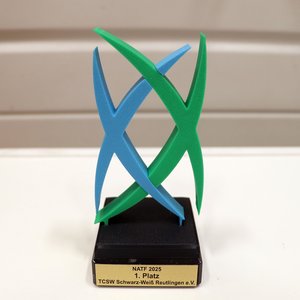Der Pokal bei den Tanzsportturnieren des TC Schwarz-Weiß RT am 23.03.2025