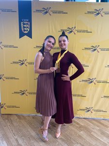Anastasiia mit ihrer Trainerin Christine Melcher bei der Solo LM