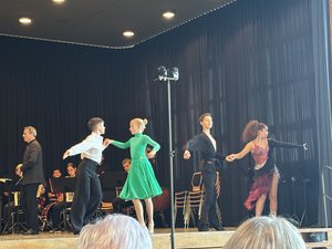 Die Jugendpaare bei ihrem Showauftritt