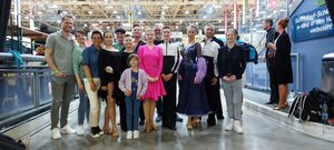 Marina und Alex, Julia und Sebastian, Samuel und Irmelind, Johannes und Lara mit Familienfanclub