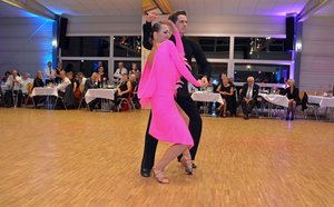 Latein-Tanzshow Franziska Doll und Felix Lever