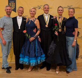 Kuchenbeckers und Brandstetters mit ihrem Unterstützungsteam Julia und Sebastian