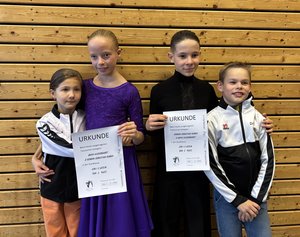 die erfolgreiche TC-Jugend: Madeleine, Maya, Roman, Daniel