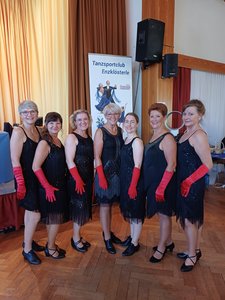 Die "Ladies in motion" freuen sich über ihren Erfolg beim Heidelbeercup in Enzklösterle