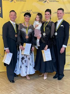 Alexander und Marina, Monika und Bruno mit ihrer Tochter