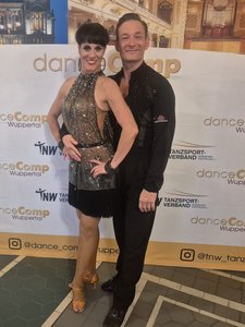Marina und Alex freuen sich über ihren zweiten Platz beim WDSF Turnier der Senioren II Latein