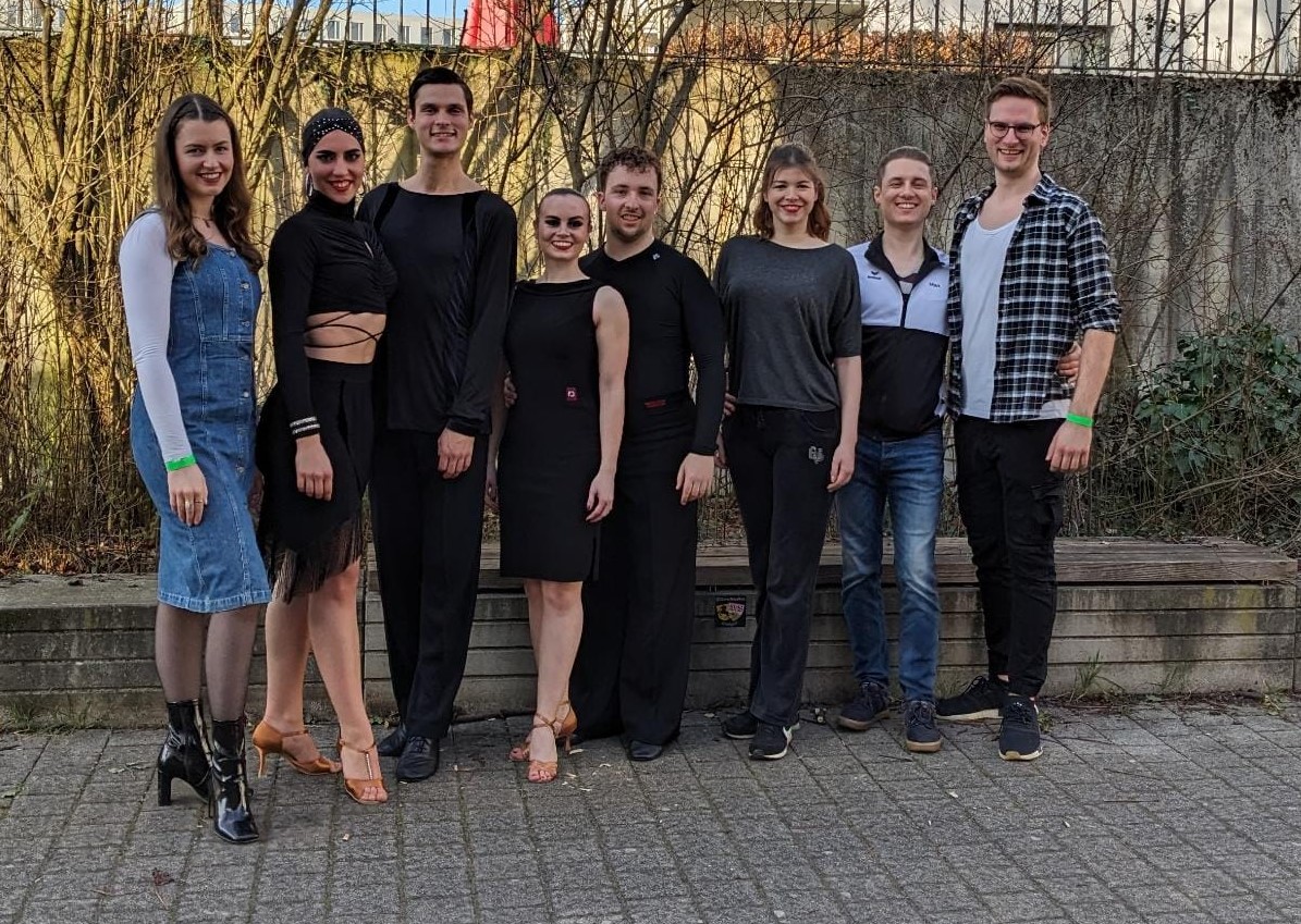 Lydia, Denise, Marius, Emily, Marcel, Jeannette, Max, Cornelius (v.l.n.r.)